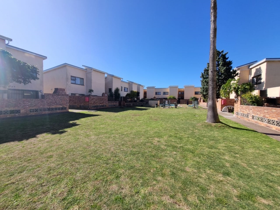 To Let 3 Bedroom Property for Rent in Cotswold Eastern Cape